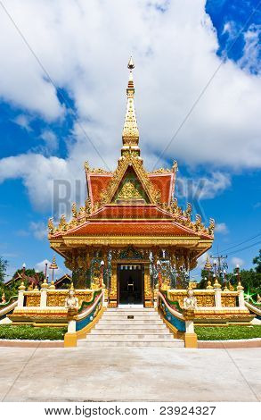 Mondop boliger på tempel i Ubonratchathani, Thailand