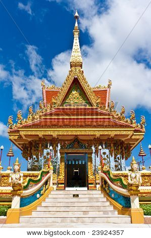 Mondop boliger på tempel i Ubonratchathani, Thailand