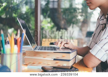 College Using Laptop For Research Homework
