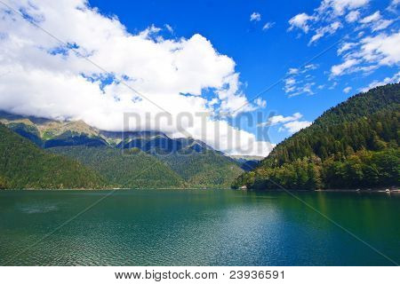 Montagna lago Ritsa