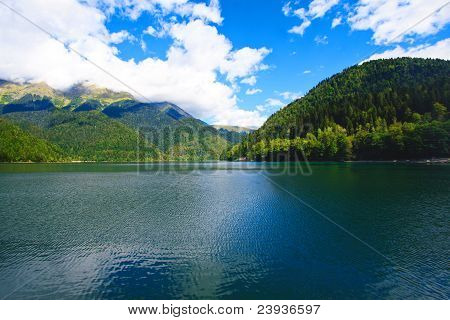 Montagna lago Ritsa