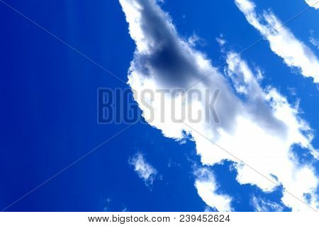 Blue Sky And White Clouds Pinnacle Good Weather,