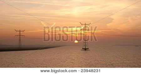 Sunrise Hollannin olevia kaksi sähkön siluetti