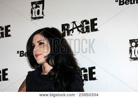 LOS ANGELES - SEPT 30: Kat Von D ankommer til RASERI spil lancere på Chinatowns historiske Cen