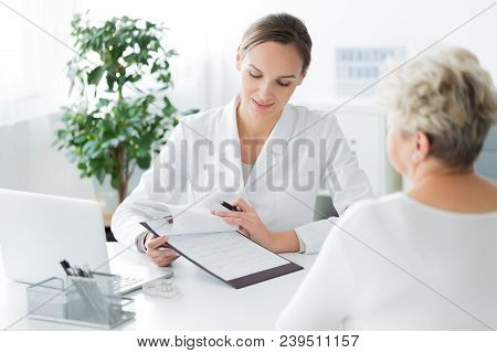 Detician Showing Diet Plan
