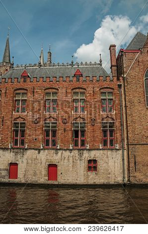 Old Brick Buildings On The Canal Edge In A Sunny Day At Bruges. With Many Canals And Old Buildings, 