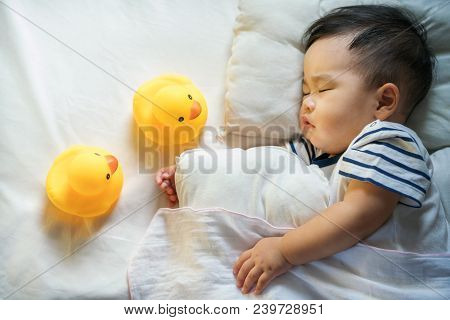 Newborn Baby Sleep With Duck On Ther Bed