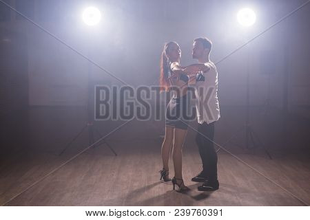 Young Couple Dancing Social Danse Kizomba Or Bachata Or Semba Or Taraxia In Dancing Class Background