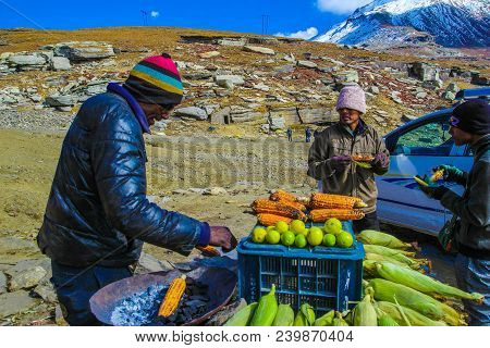Rohtang Pass, Manali, India April 2018 - A Seller Sells Baked Corn To Tourists At Rohtang Pass. This