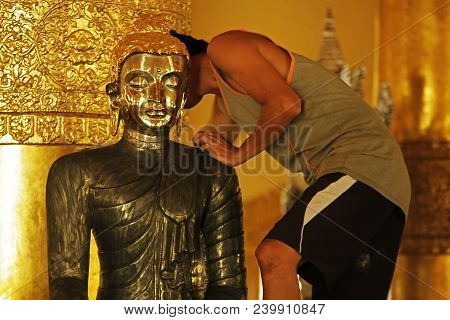 The Activities Of Citizens To Clean The Buddha.