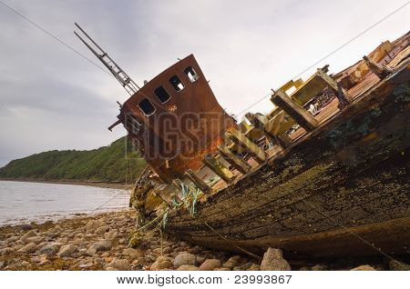 Naufragio de barco de pesca de cerca