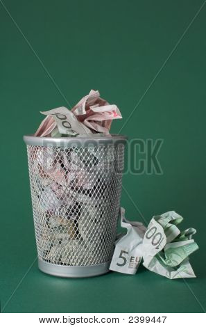 สิ้นเปลืองเงิน - ตั๋วยูโร