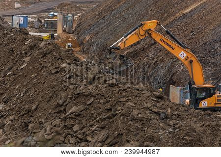 Velbert, Nrw, Germany - November 23, 2016:
Motorway A 44 To Dusseldorf. View Of A Construction Site 
