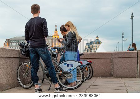 Moscow, Russia - April 30, 2018: A Group Of Guys And Girls Stand With Bicycles On The Moskvoretsky B