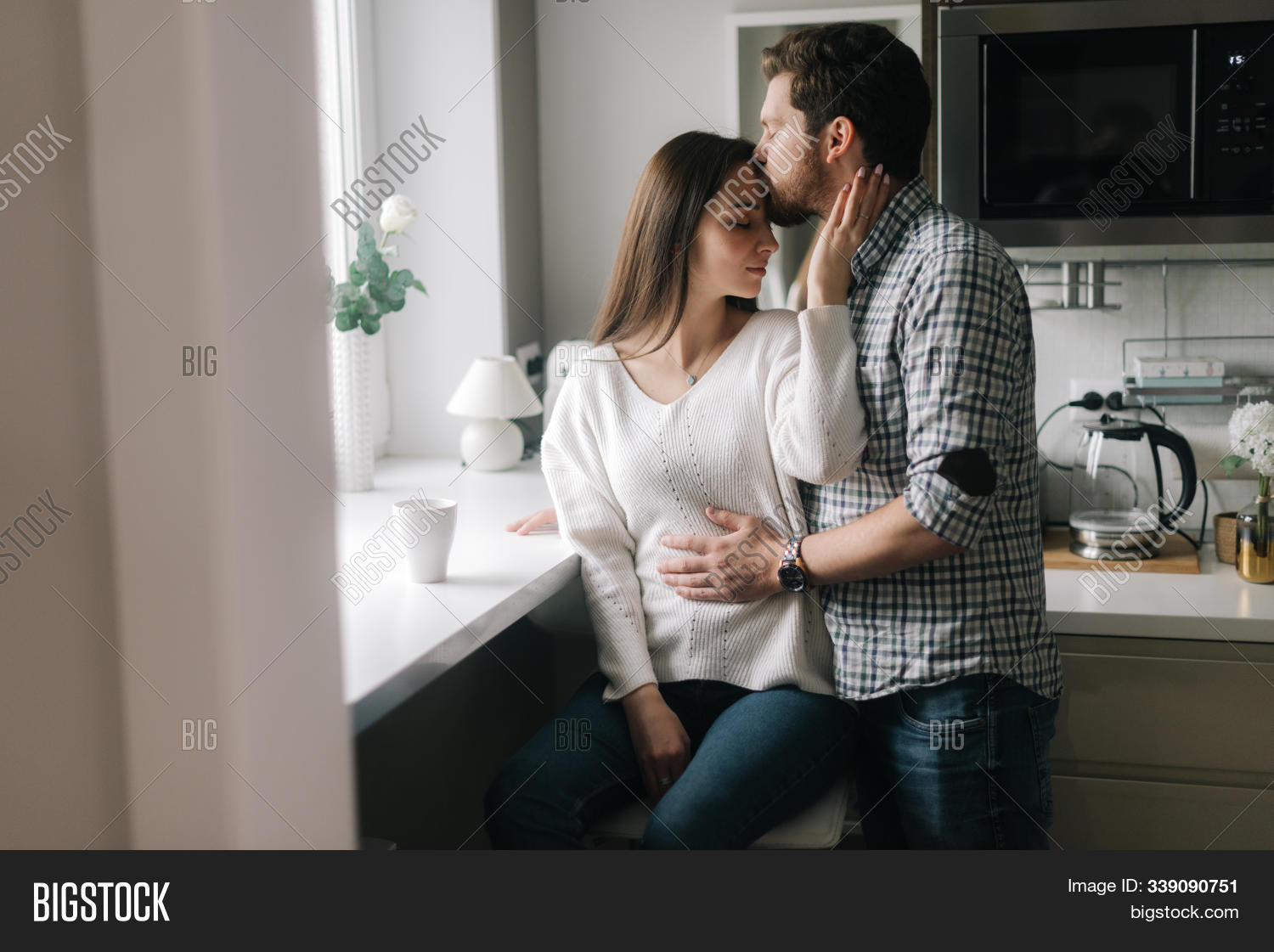Watch his girlfriend. Парень ревнует. Watch his girlfriend. Пара смотрит в окно. Watch his girlfriend.