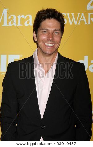 LOS ANGELES - JUN 12: Michael Trucco ankommer til City of Hopes musik og underholdningsindustri
