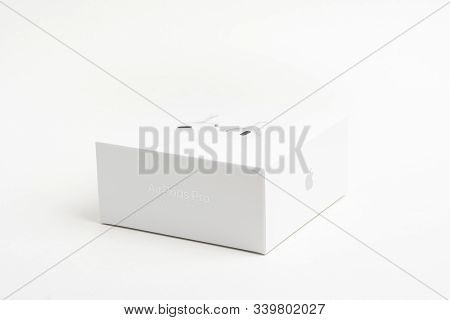 Vidalia, Georgia / Usa - December 14, 2019 - A Studio Product Shot Of White Packaging Box Of The App