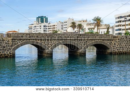Arrecife, Spain -  November 5, 2018:  View Of The Waterfront Avenida La Marina With The Boardwalk Ca