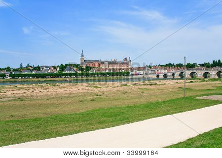 Pohled na Gien město, Francie