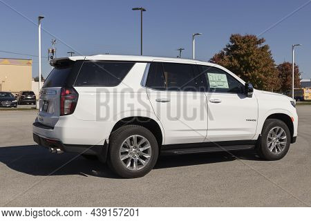 Anderson - Circa November 2021: Chevrolet Tahoe Suv Display. Chevy Offers The Tahoe In Z71, Ls, Lt, 