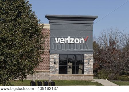 Verizon Wireless Retail Location. Verizon Delivers Wireless, High-capacity Fiber Optics And 5G Commu