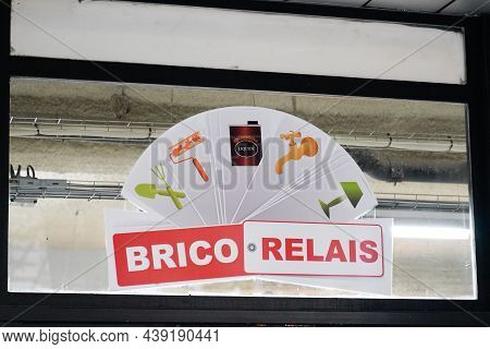 Bordeaux , Aquitaine France - 11 05 2021 : Brico Relais Brand Logo And Sign Text Of Store Home Impro