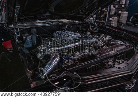 Chevrolet Camaro Ss Engine   Showcased At The Sema Show.