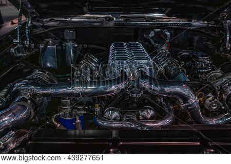 Chevrolet Camaro Ss Engine   Showcased At The Sema Show.