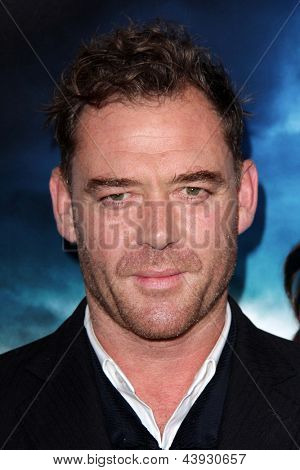 LOS ANGELES - MAR 26: Marton Csokas dorazí v LA premiéra 