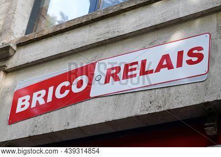 Bordeaux , Aquitaine France - 11 05 2021 : Brico Relais Store Chain Brand Logo Sign Front Of Decorat
