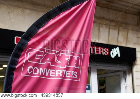 Bordeaux , Aquitaine France - 11 05 2021 : Cash Converters Brand And Logo Sign Store Street Shop Cas