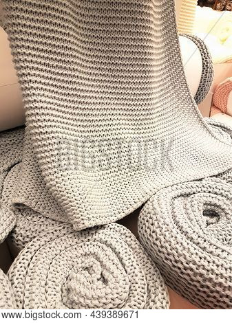 Natural Knitted Woolen Cotton Rolled Coverlid Background