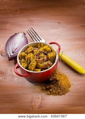 spezzatino di seitan al curry e cipolle