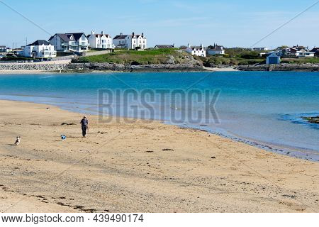 Treaddur Bay, Anglesey -  Wales - May 14 2019 :  Beautiful Broad Sandy Beach With Blue Sea Tradition