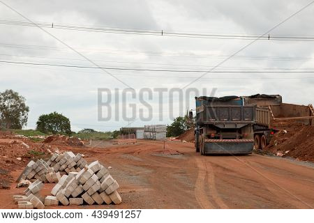 Brasilia Df, Brazil, November 10, 2021: Construction Of A New Road In The Northwest Section Of Brasi