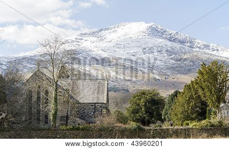 Montagna coperta di neve