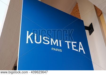 Bordeaux , Aquitaine France - 11 05 2021 : Kusmi Tea Paris Logo Brand And Text Sign On Facade Store 
