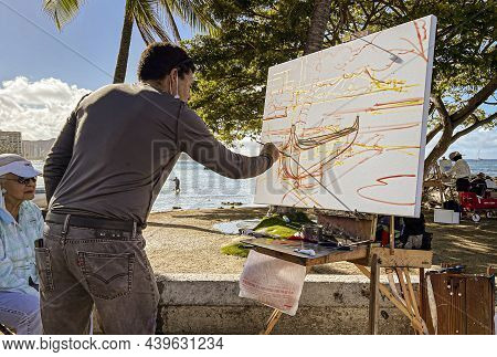 Honolulu, Hawaii - Nov 6, 2021-man Demonstrates Painting On A Beach En Plein Air.