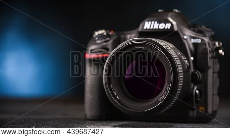 Nikon D850 Camera With Nikkor Zoom