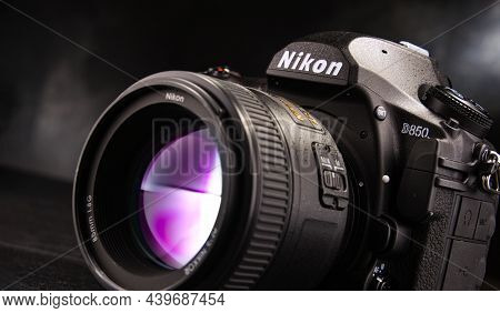 Nikon D850 Camera With Nikkor Zoom