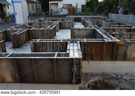 Basic Formwork For House Construction Work. Formwork Is A Frame That Is Installed To Pour Concrete A