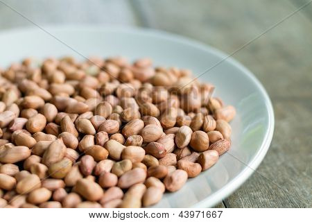 Maní secado en plato