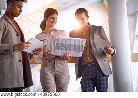 Smiling employees at a break enjoying chatt and work at company