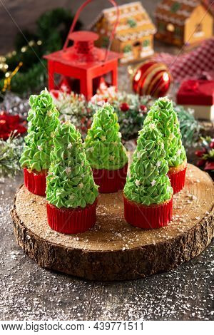 Christmas Tree Cupcakes