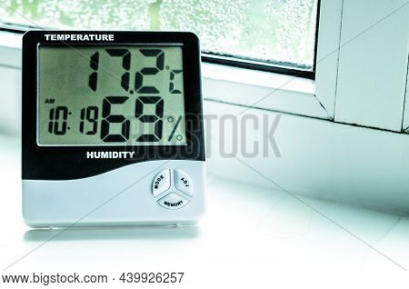 Measurement Of Temperature And Humidity In The Room. Plastic Windows