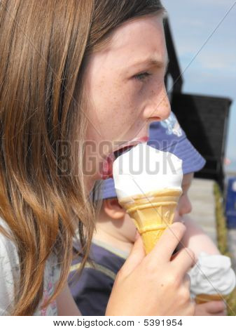 Giovane ragazza Icecream