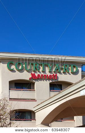 Courtyard By Marriot Motel Exterior