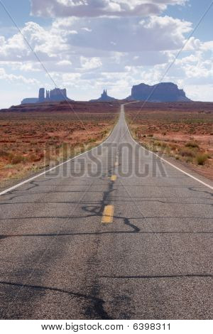 Cesta do Monument Valley, Arizona.