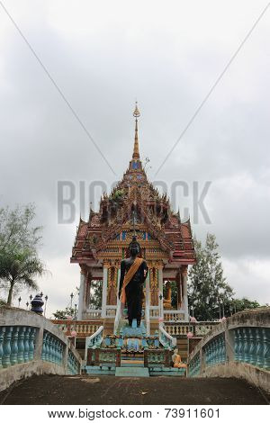 Mondop at wat tadong
