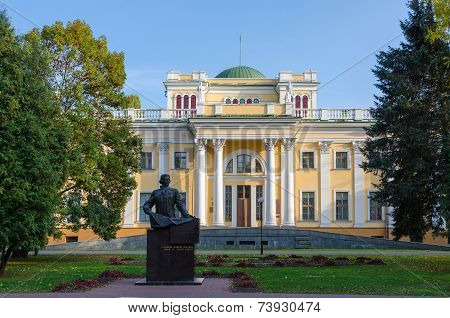 Belarus, Gomel, Rumyantsev-paskevich Palace And Monument Of Count Rumyantsev N.p